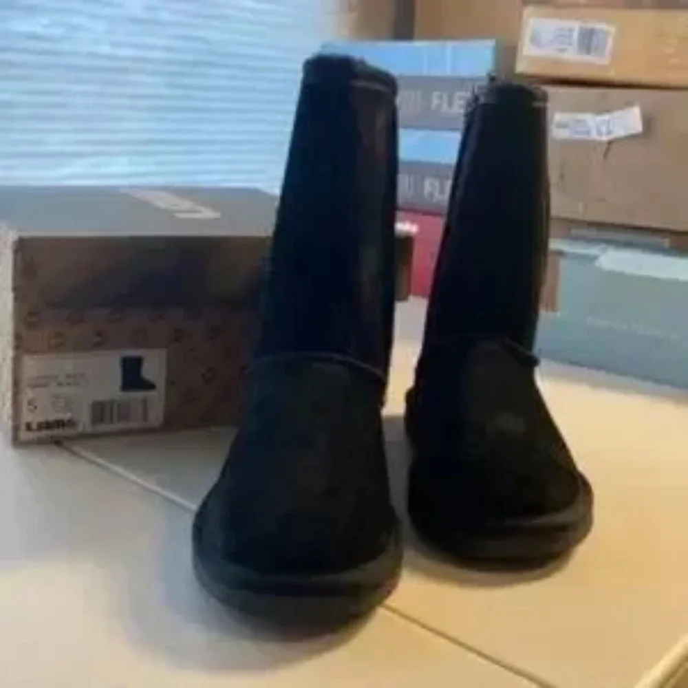 Lamo Classic 9 inch Black Boot Collection - Size 5